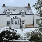 Rose Cottage Room Bee Happy Min 2 Night Stay